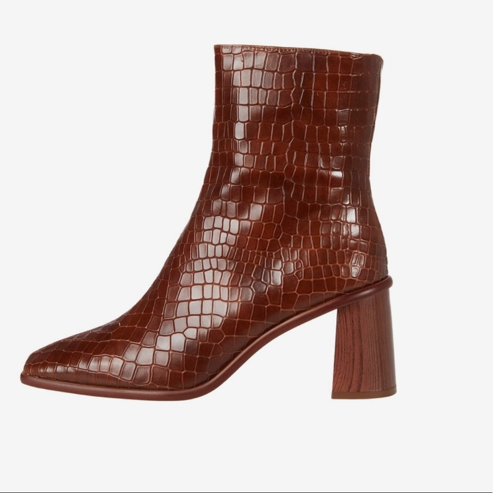 Alohas West Cape Croco Brown Ankle Boot size 7.5